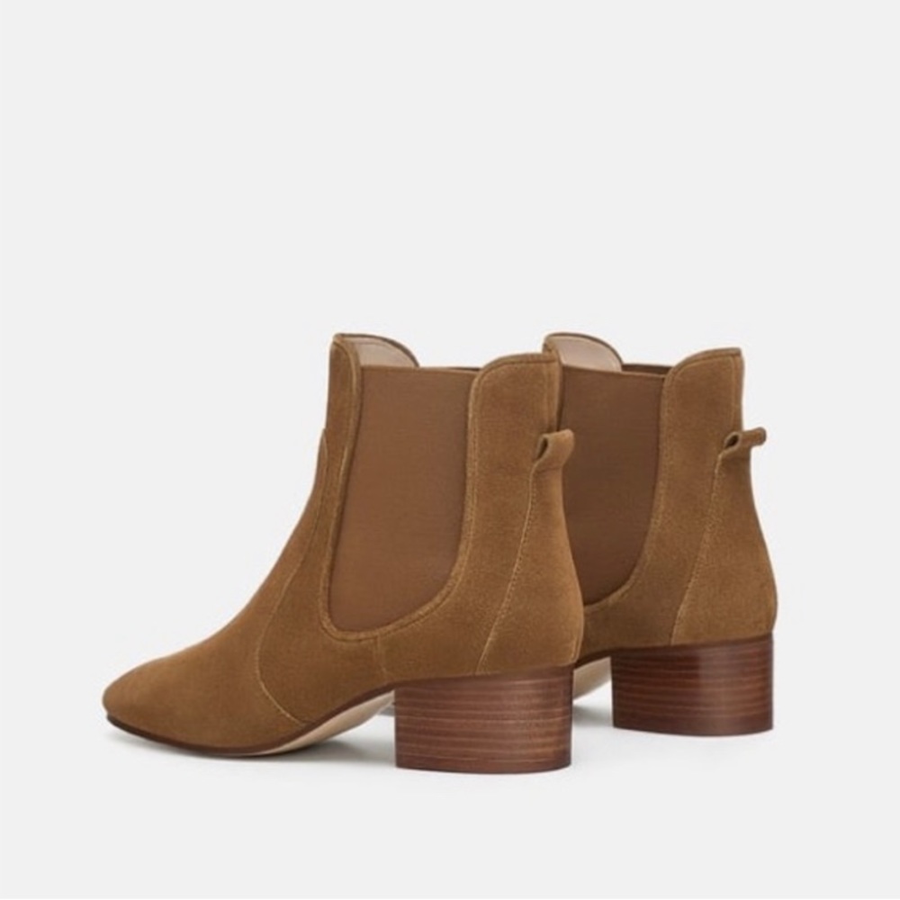 Flat leather ankle boots